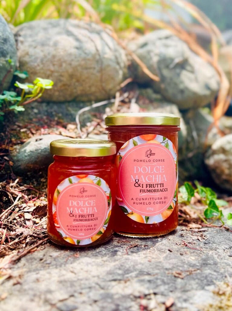Deux pots de confiture de pomelos